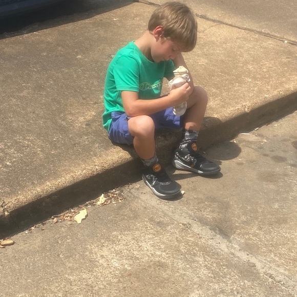 Meet your Posher, Amy - Picture 1 of 1